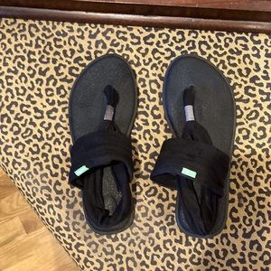 Sanuk Black Yoga Sandals